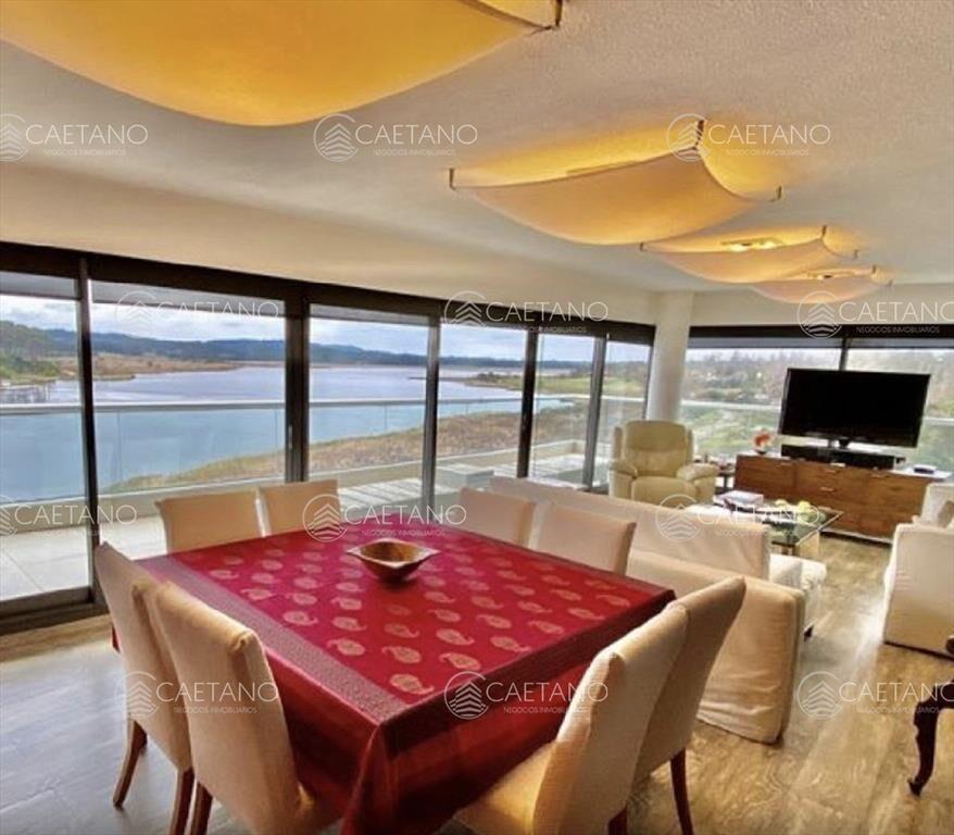 Apartamento Penthouse en Venta Con VIsta Tres
