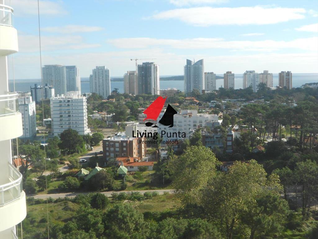 Apartamento en Venta de 3 dormitorios a Cuadras ,