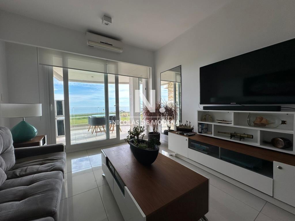 Vende departamento en Azure tower, playa mansa de
