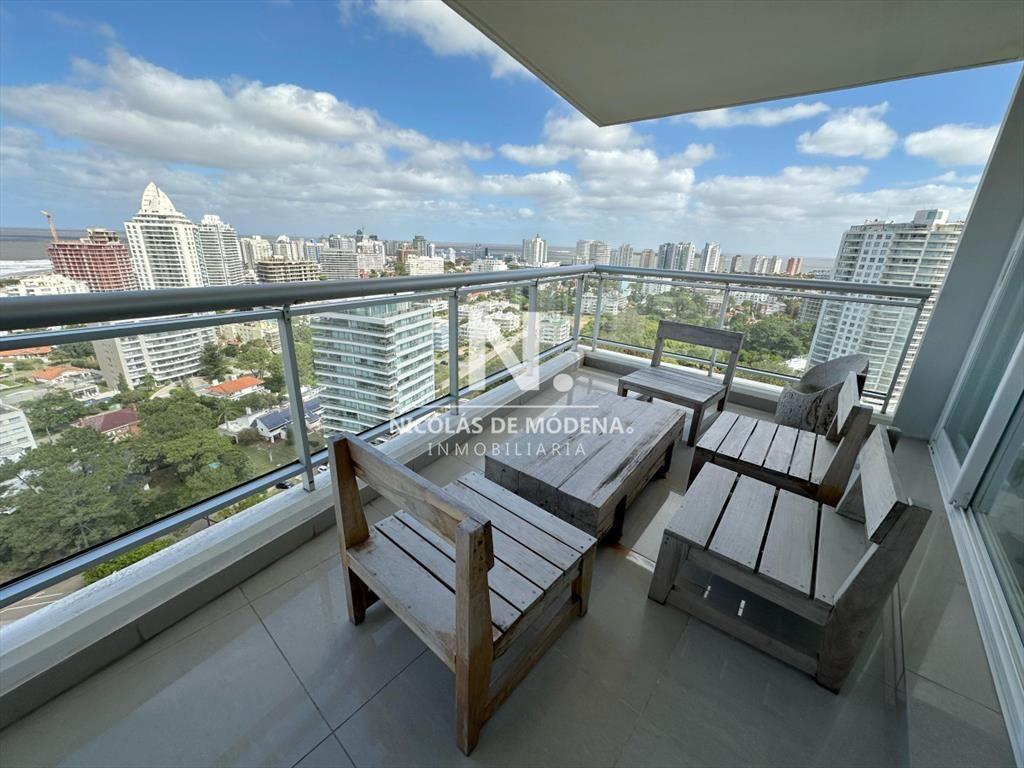 En venta apartamento con vista al mar en Punta de
