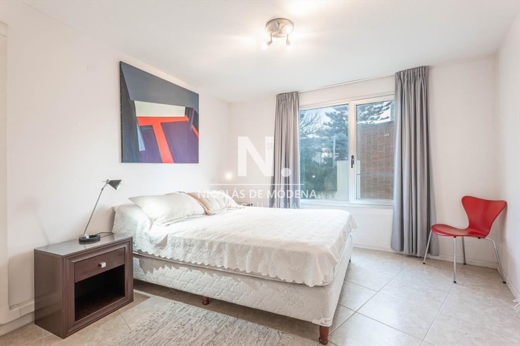Vende apartamento de 3 dormitorios, en Brava del