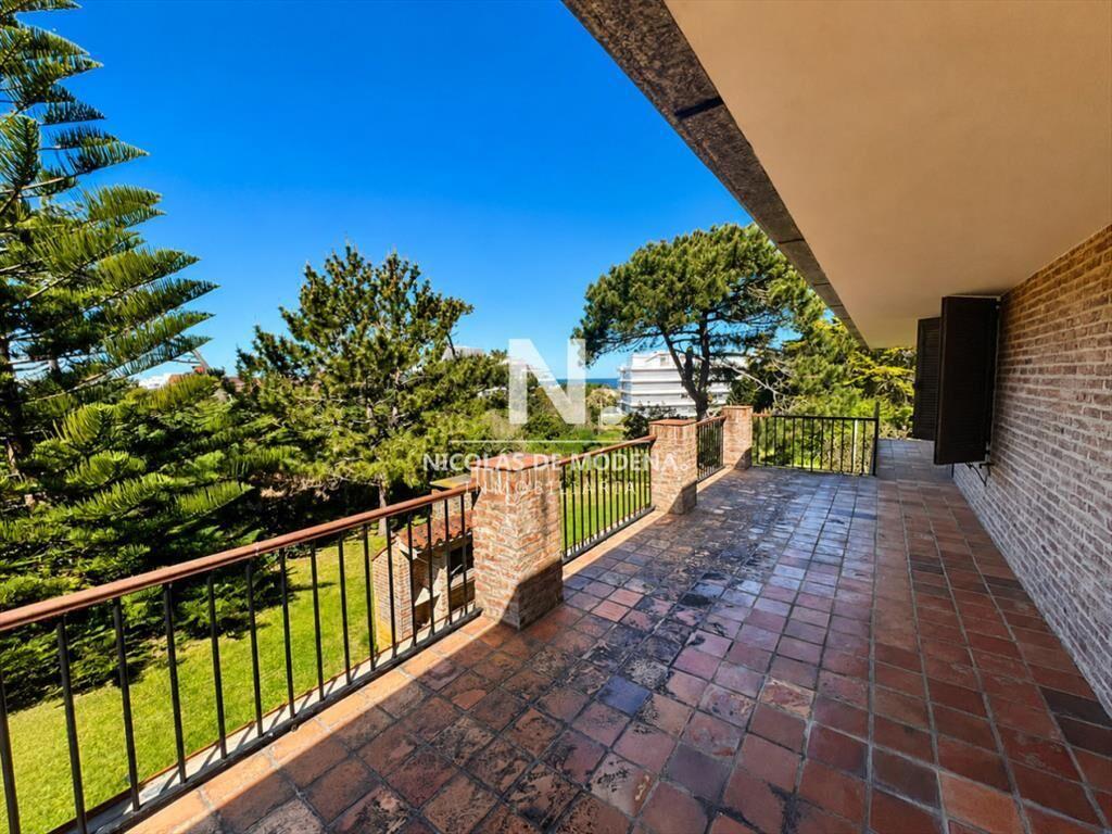 En venta casa de 5 dormitorios en Punta del Este,