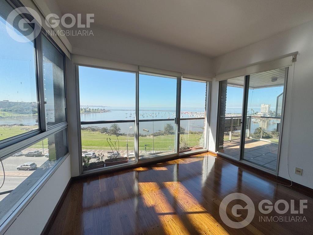 Venta apartamento de 3 dormitorios con vista al Puertito De