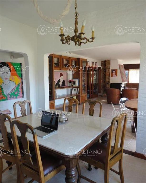 Venta y alquiler temporario de gran casa en a una