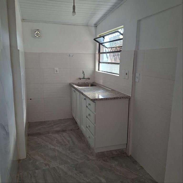 ALQUILER CASA 1 DORMITORIO COCHERA PATIO VERDE MALVIN NORTE