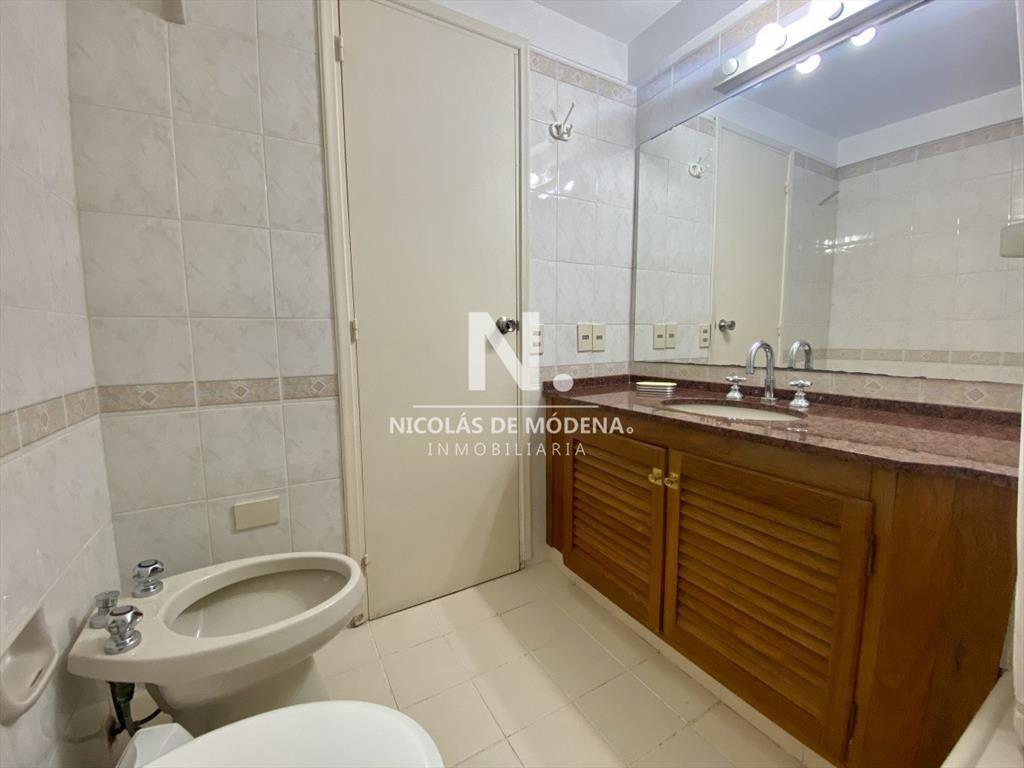 Apartamento con vista a Playa Mansa 2 dormitorios