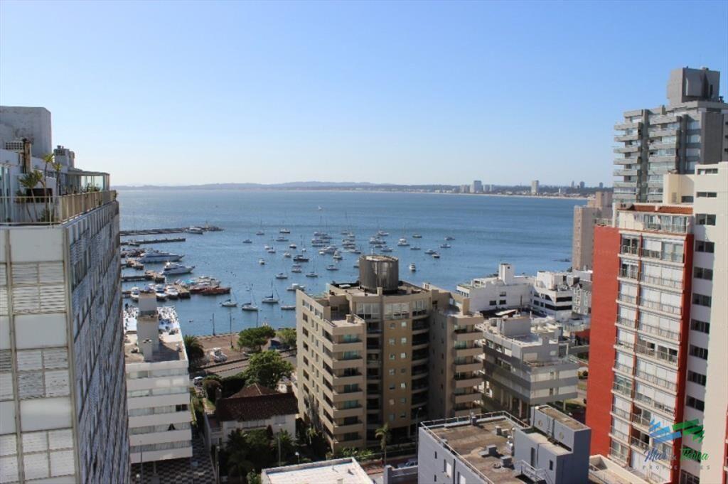 EN VENTA.. PISO ALTO CON VISTA AL PUERTO Y LA !!