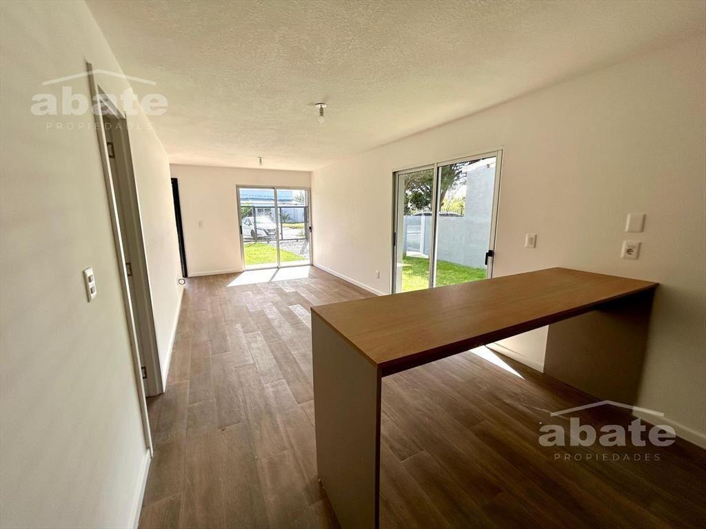 Venta casa de 3 dormitorios, dos baños y cochera doble en L