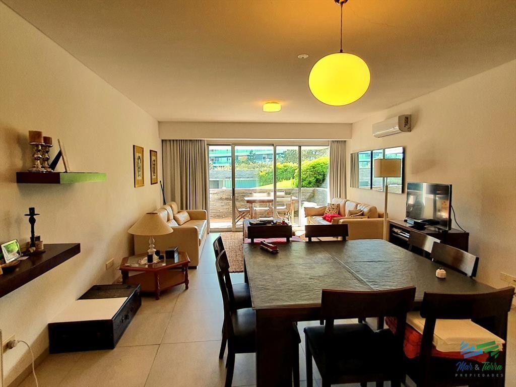 Vendo apartamento de 3 dormitorios y 3 baños.