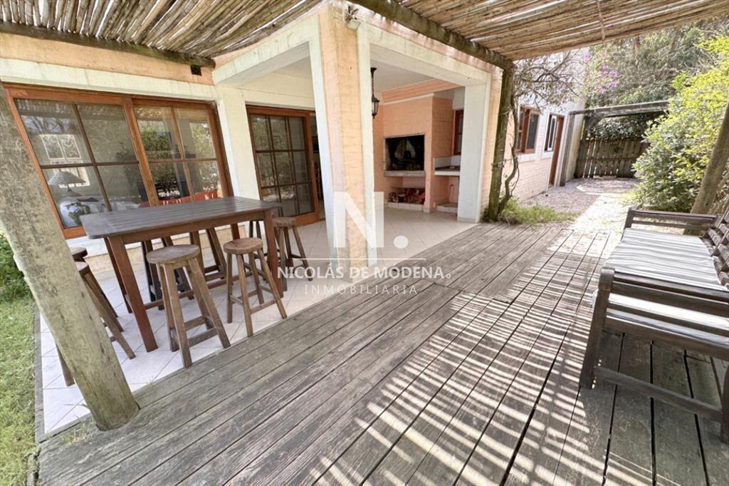 Casa en alquiler 4 dormitorios con piscina en La Barra