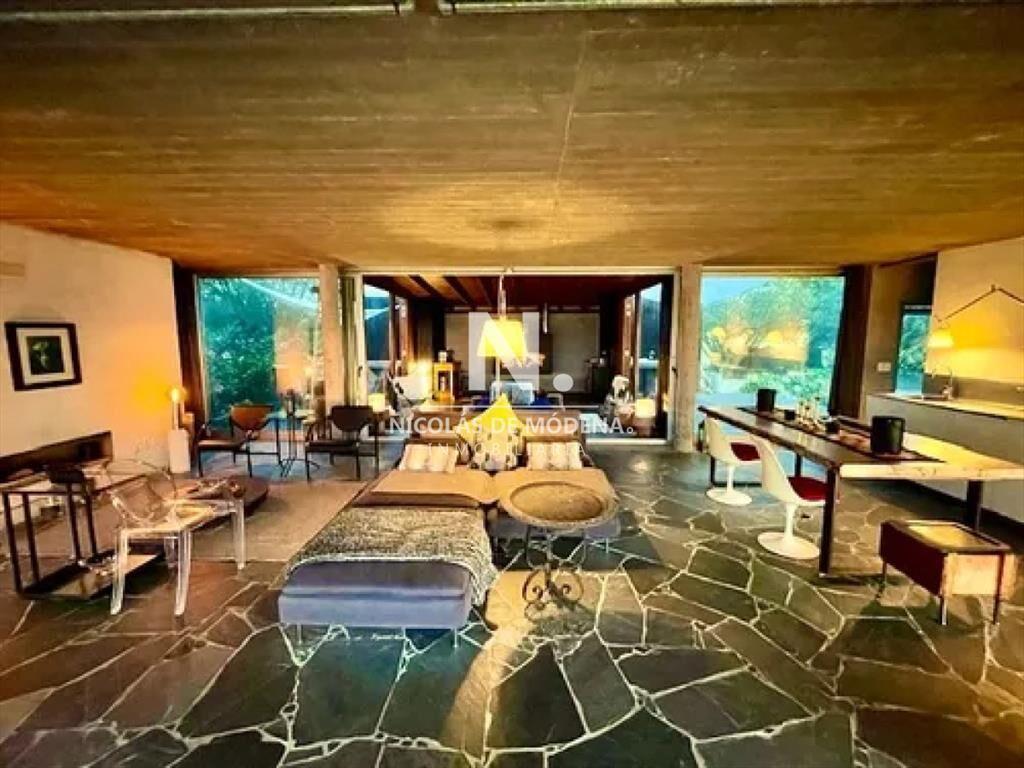 Vende casa en Laguna de los Cisnes, con hermosa y