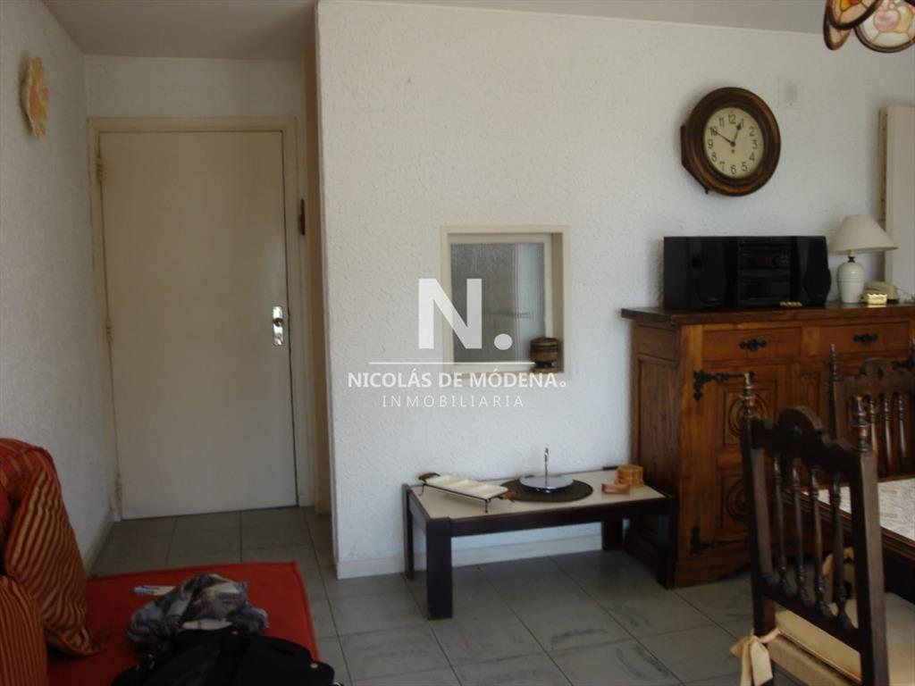 En venta apartamento de 2 dormitorios, en con al