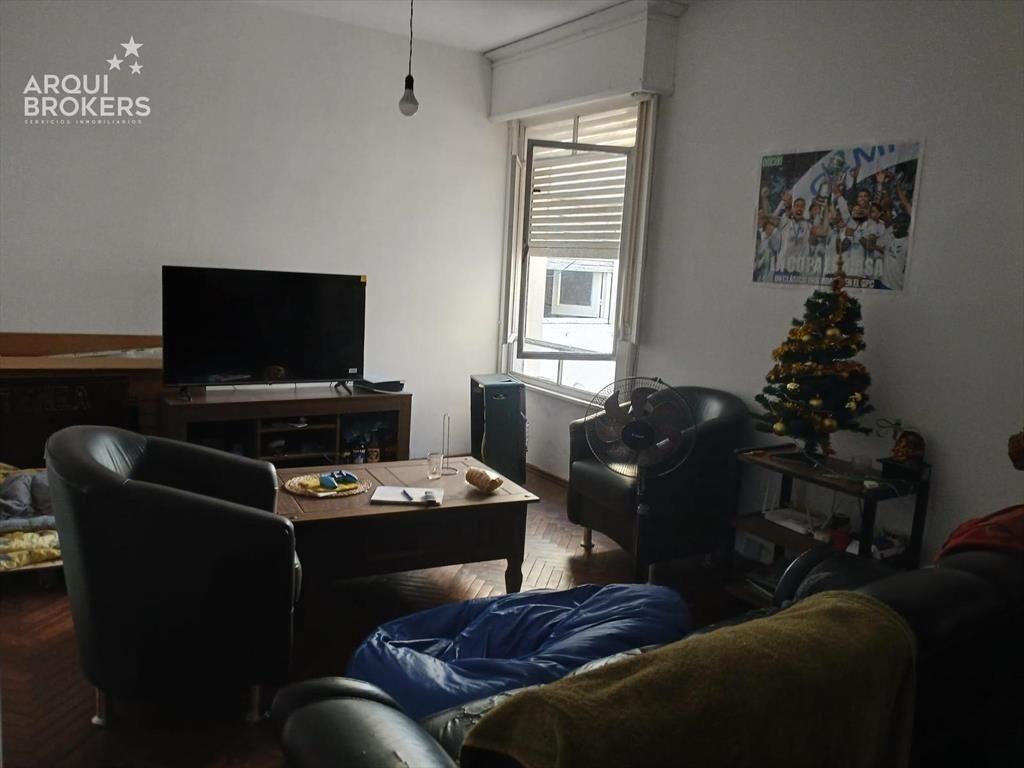 Apartamento de tres dormitorios en venta con renta en Tres