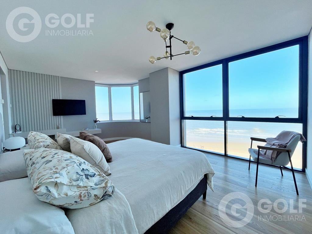 Venta de Apartamento de 4 Dormitorios en la Rambla de Carra