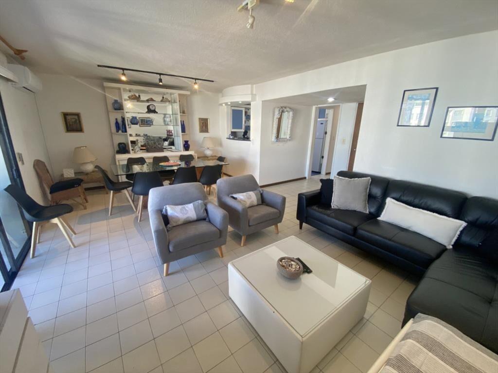 VENTA DE APARTAMENTO DE 3 DORMITORIOS EN PARQUEMAR CENTER F