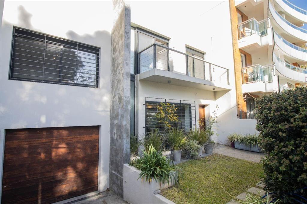 Alquiler. Casa de 4 dormitorios en Puerto de Buceo