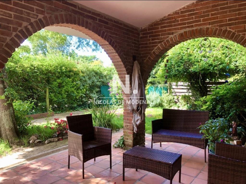 Vende casa en excelente estado, con 3 dormitorios