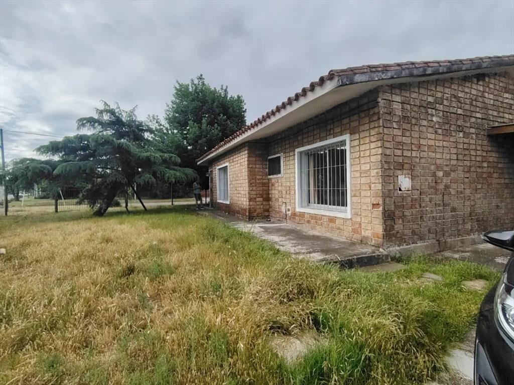 Casa en venta c/ cochera en Canelones