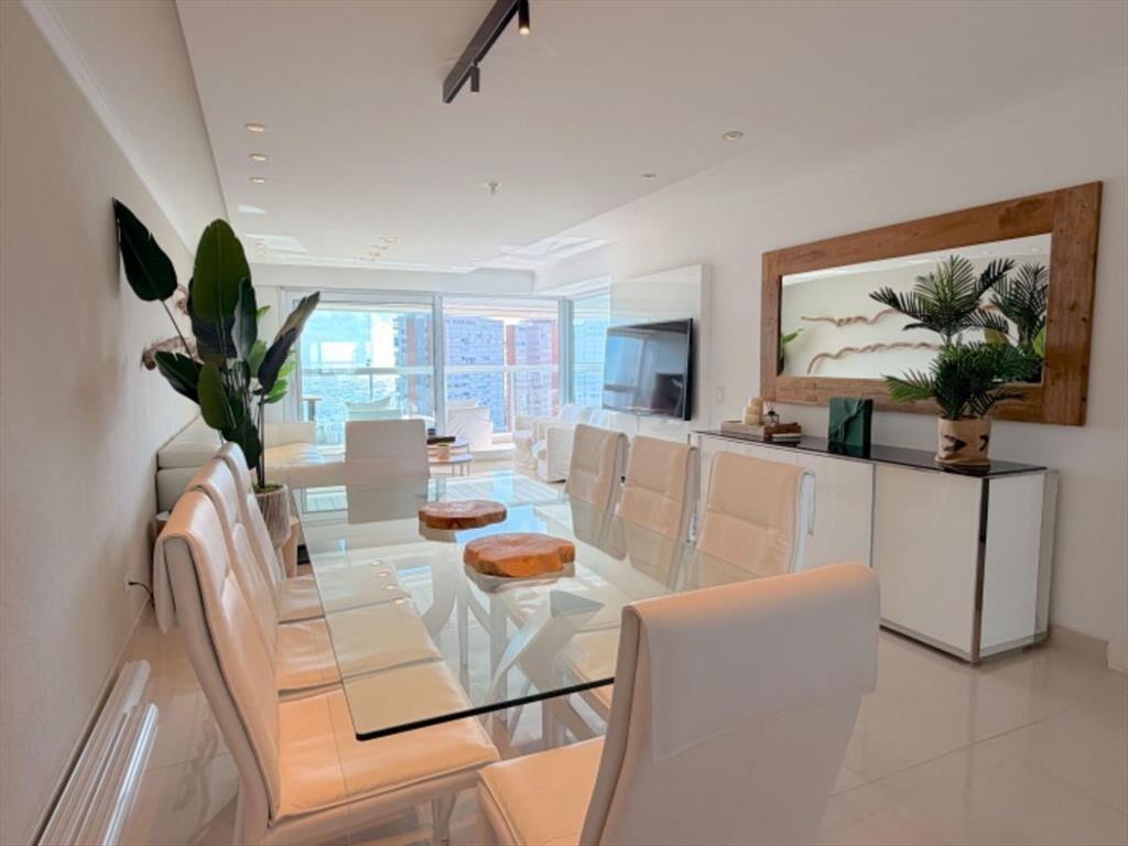Apartamento en venta, 3 dormitorios y dependencia