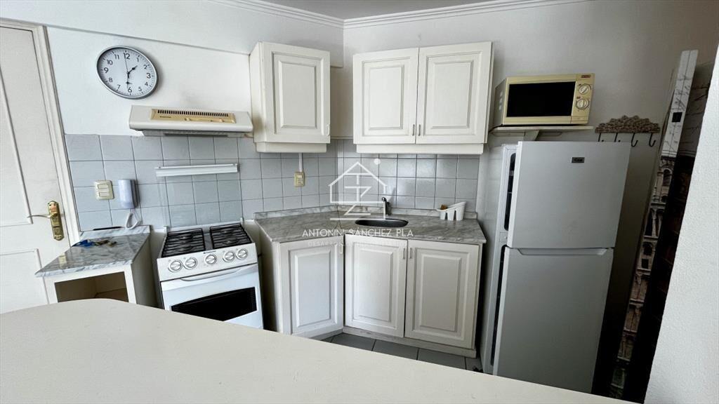 Apartamento luminoso con vista a la -