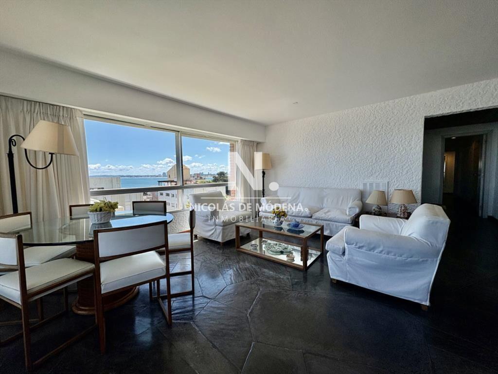 En venta apartamento de 4 dormitorios con vista