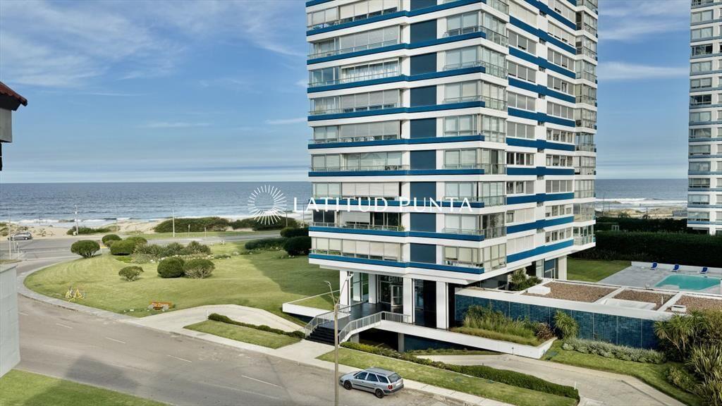 Apartamento 2 dormitorios frente a la playa