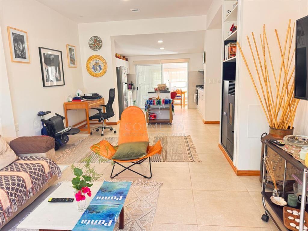 EN VENTA! Espectacular casa reciclada a nueva, con dos apar