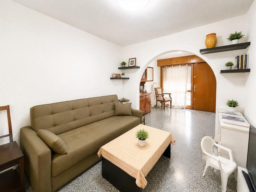 Casa a la Venta en La Comercial de Tres Dormitorios con Coc