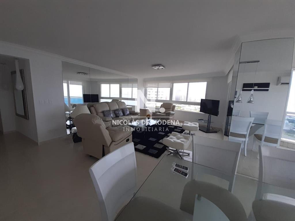 Apartamento en Venta de 3 Dormitorios en Punta ,