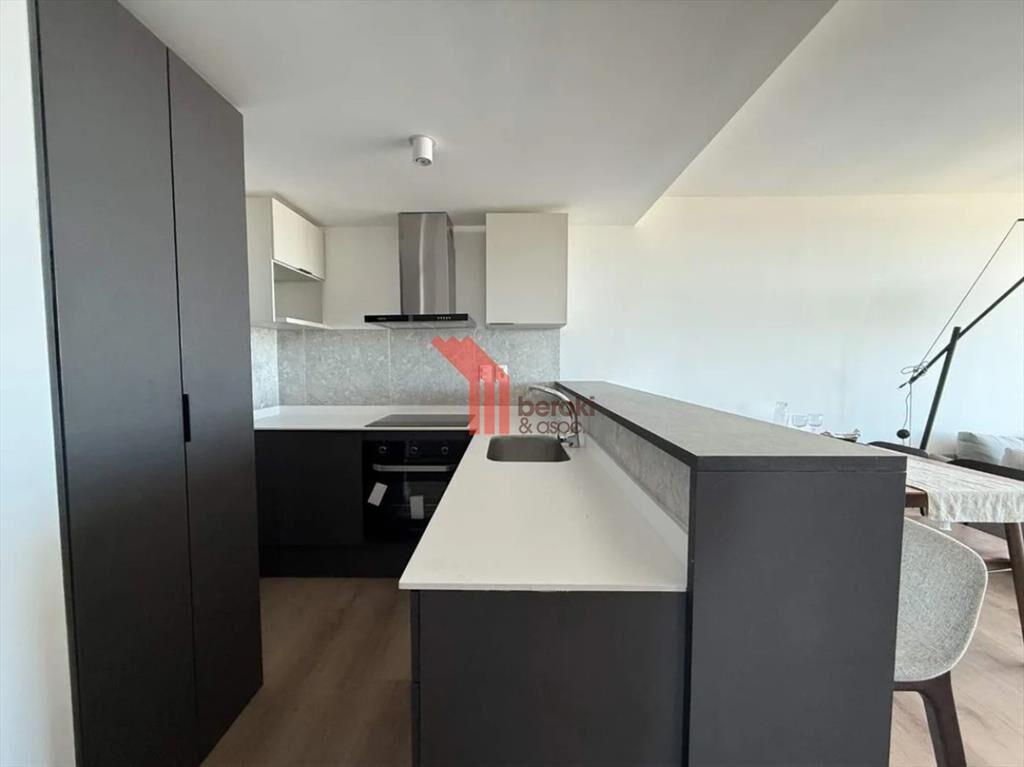Alquiler apartamento 3 dormitorios, 2 baños, balcón, gara