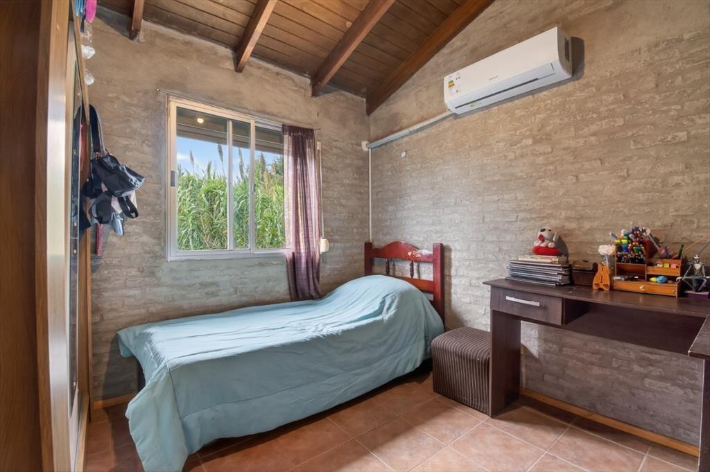Casa 3 dorm. Cooperativa. Patio y cochera. Cuota accesible.
