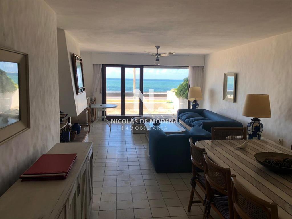 Hermoso departamento en venta frente al mar.