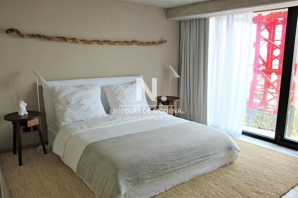 Vende apartamento de 2 dormitorios en Punta del