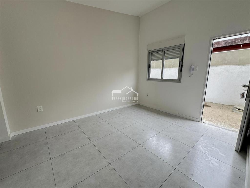 Venta apartamento de 1 dormitorio, planta baja- Carrasco No
