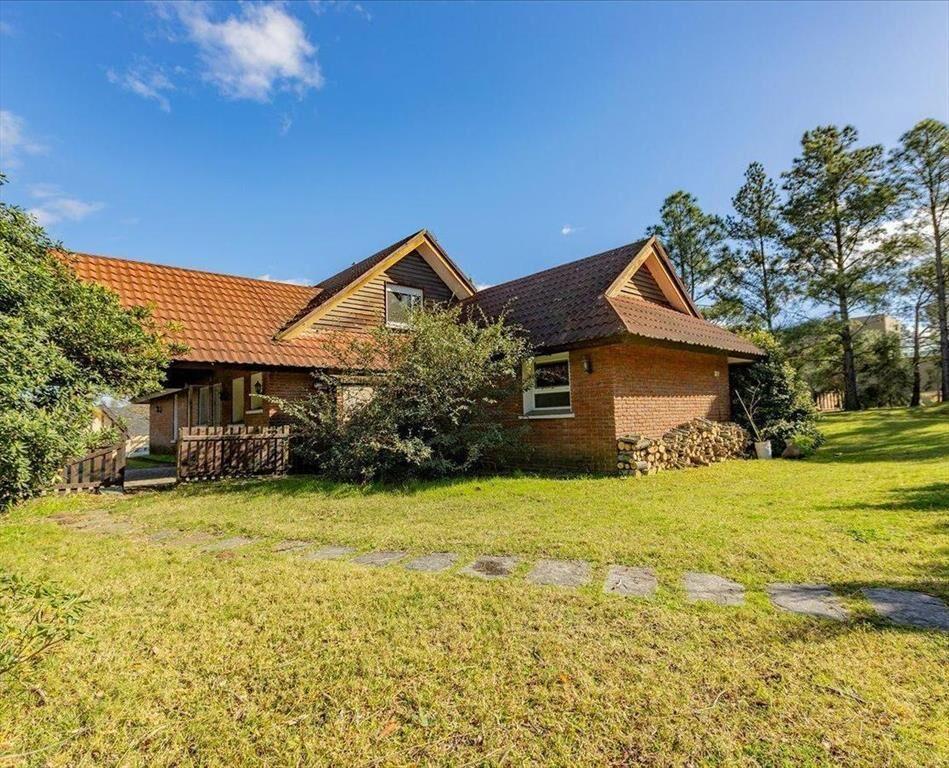Venta de Casa en Barrio Privado Carmel, 4 dormitorios y ser