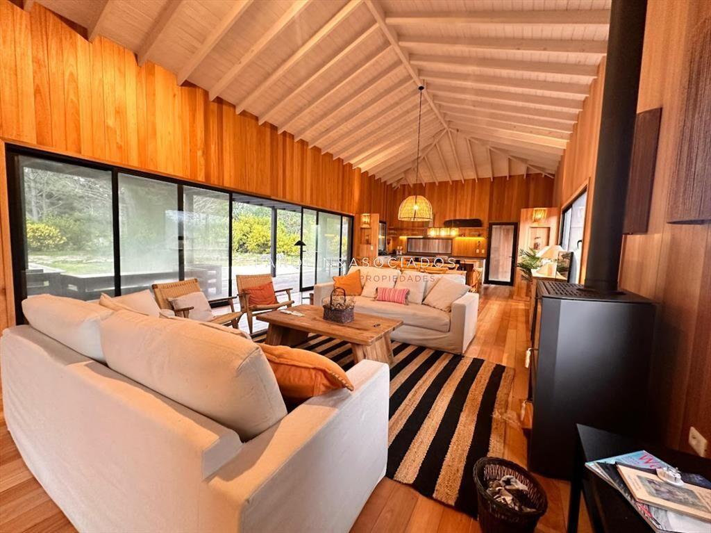 Casa en Venta de 4 Dormitorios en Laguna