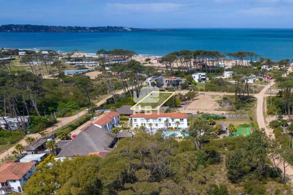 Venta de terreno, excelente ubicación, Punta - :