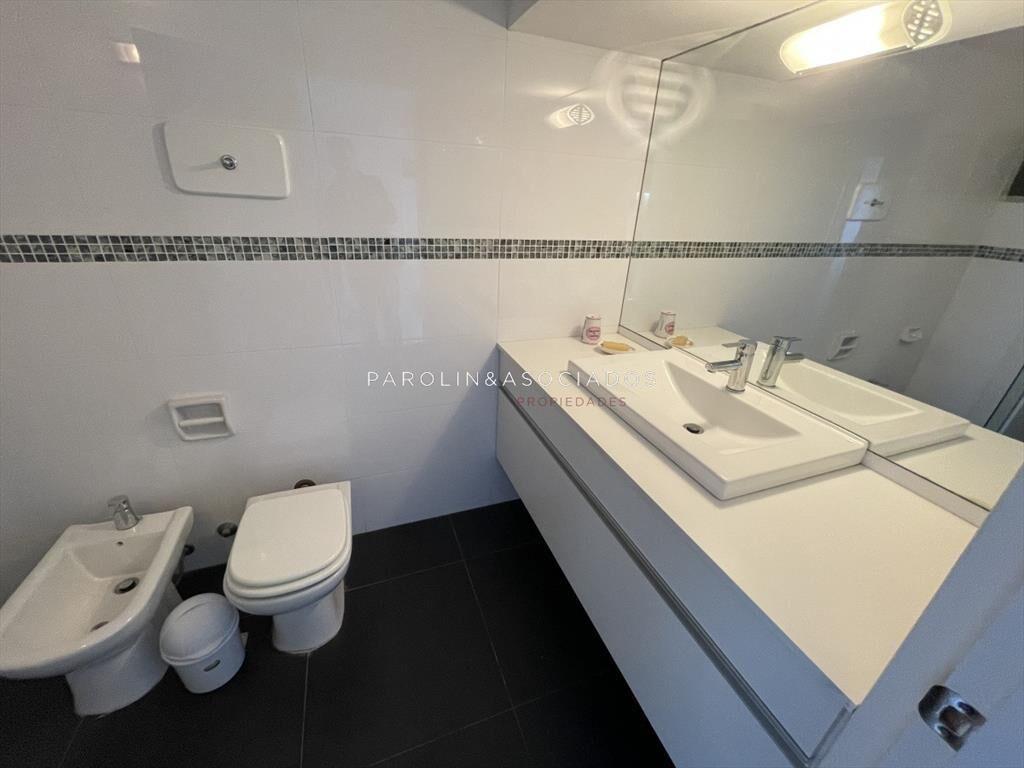 Apartamento en primera línea en edificio Malecón, Punta d