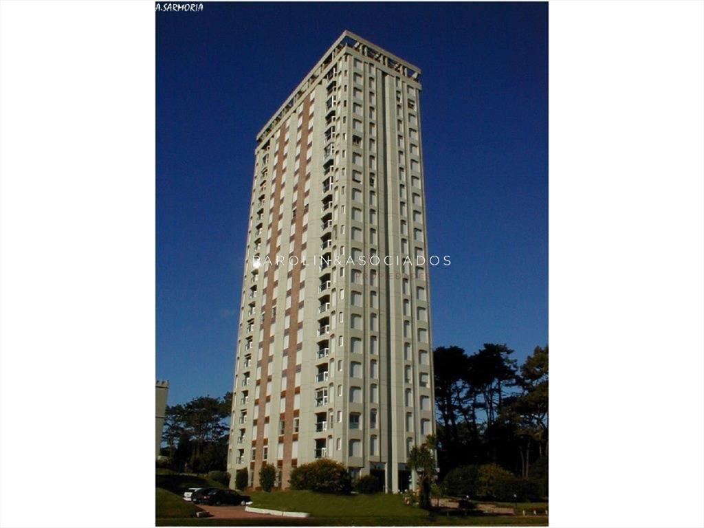 Apartamento en venta de 3 dormitorios con estufa