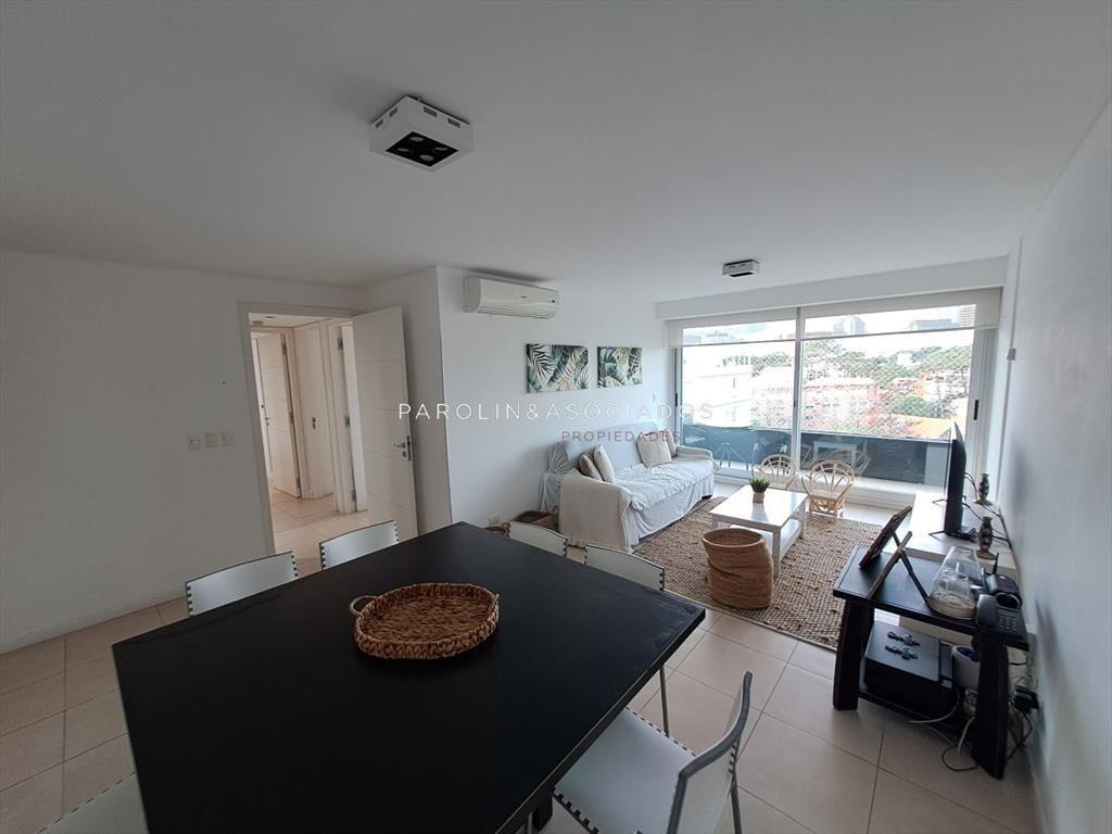 Vende apartamento de 3 dormitorios y excelentes