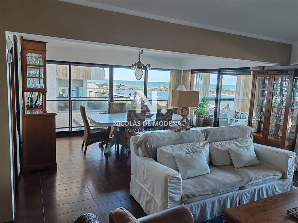 Vende departamento de 4 dormitorios