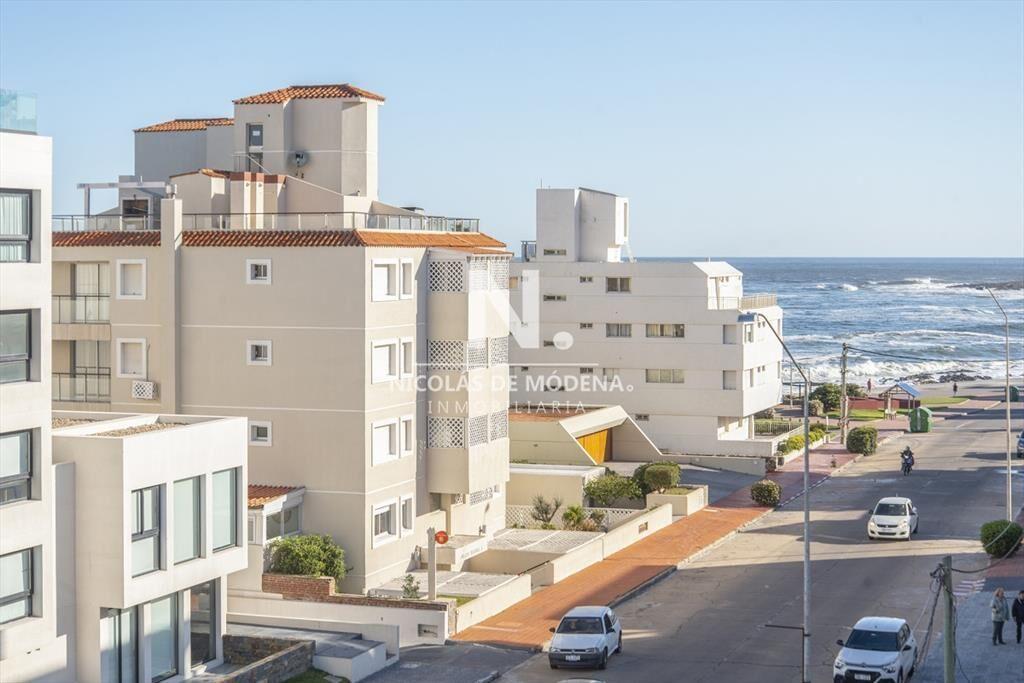 Vende apartamento de 3 dormitorios en Península