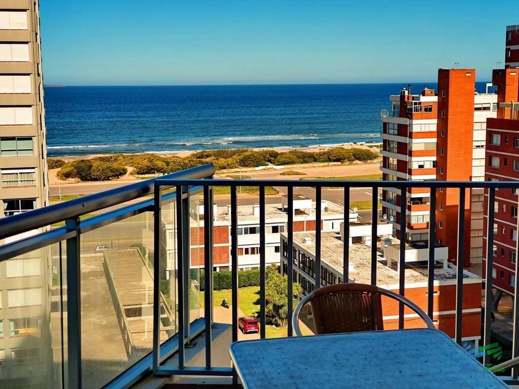 Vendo apartamento 2 dormitorios con buena vista y servicios