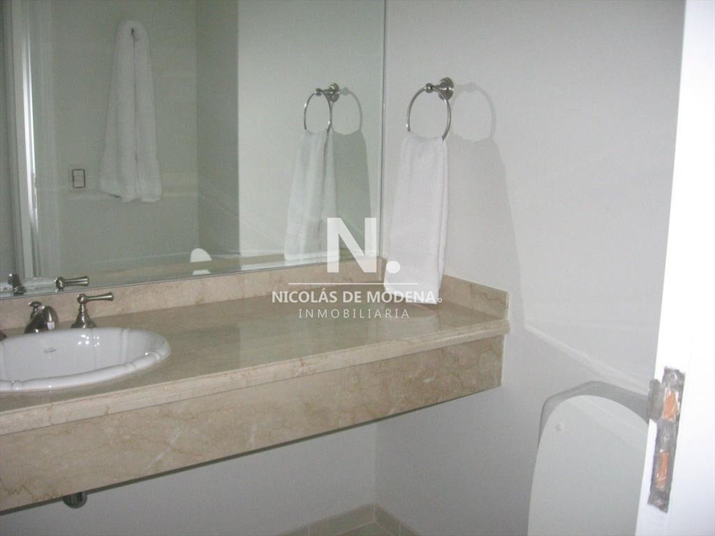 Departamento en torre de categoría, Punta del Este