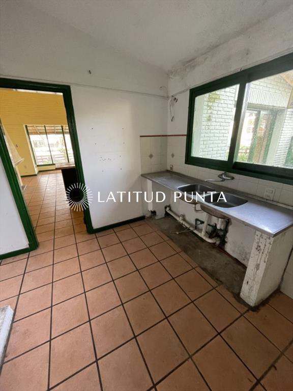 Casa en venta en excelente zona, ideal para local