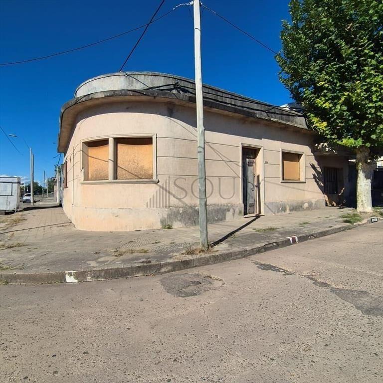 Venta casa 4 dormitorios en Dolores Barrio Centro