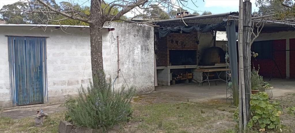 Casa en Jaureguiberry, jardín y fondo arbolado con parrille