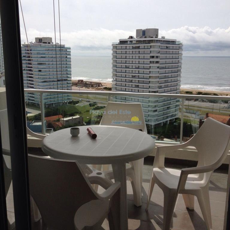 Apartamento en alquiler de 3 dormitorios en Punta