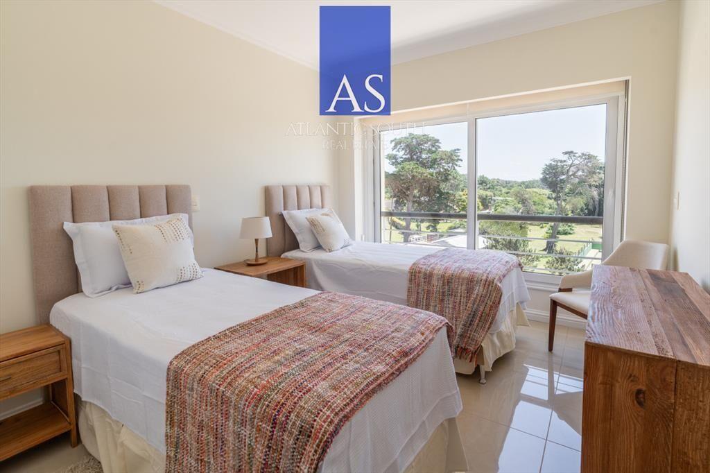 Exclusivo apartamento de 4 dormitorios con y del