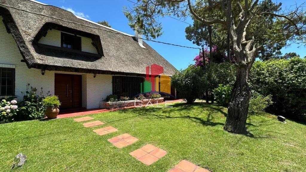 Vendo Excepcional Chalet de 4 Dorm y 4 baÃ±os en